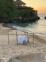 Romantik Dinner am Strand Sandels Ressort Jamaika