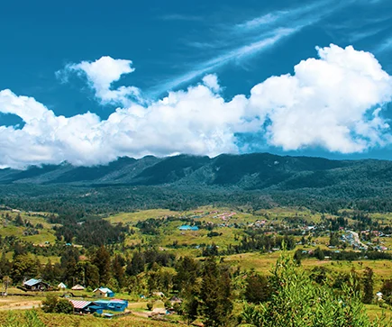 Papua Neuguinea Bergketten und kleinen Dörfern