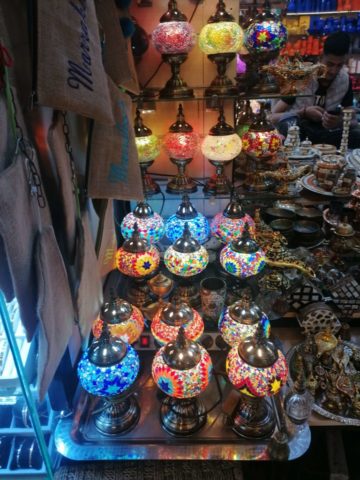 Souk in der Medina von Marrakesch